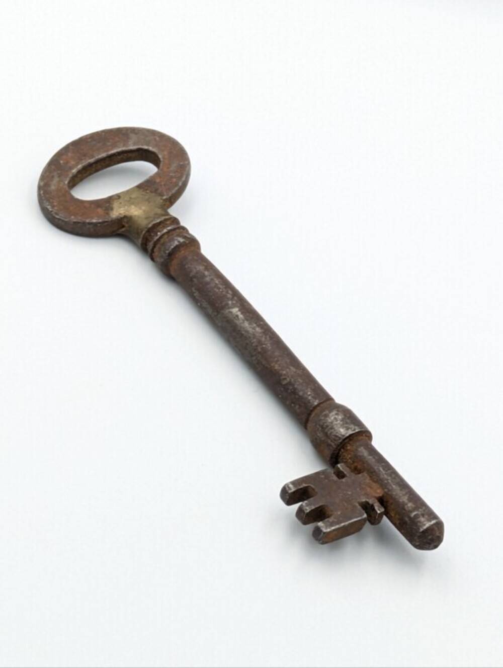 Antique Victorian mid-1800s skeleton key
